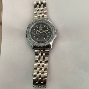 Breitling 1884 bentley watch missing the knobs is the bentley series